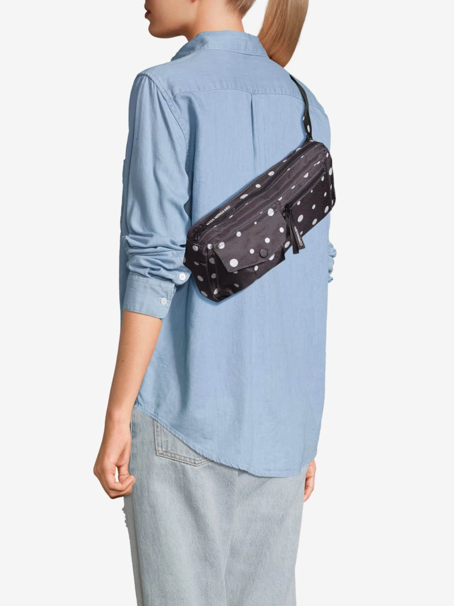 MADS NORGAARD COPENHAGEN Rumpetaske 'One Art Carni' Svart - Bilde 5